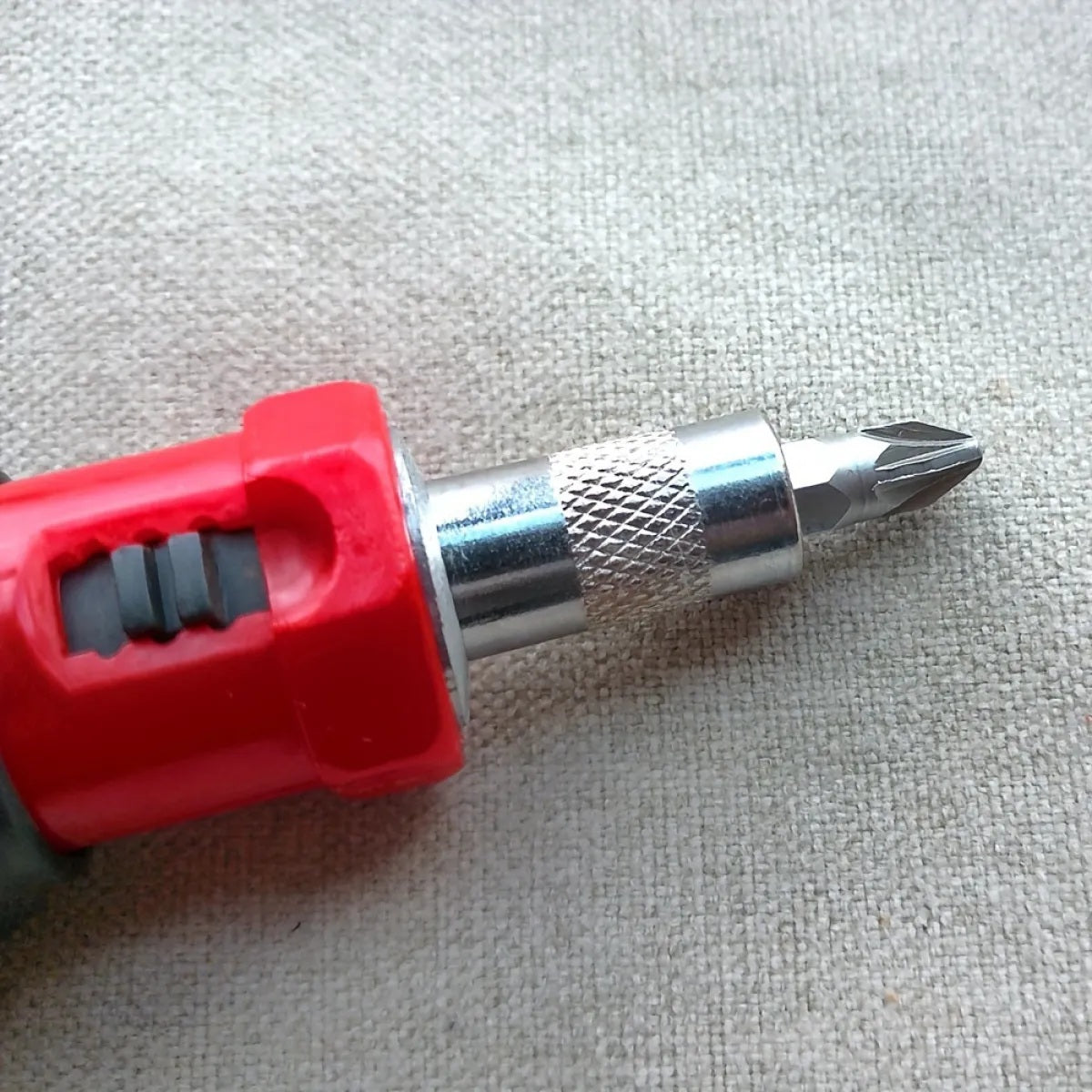 Mini Ratcheting Screwdriver with Bits, Red - image 5